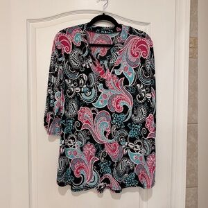 HoneyMe “Gabby” tunic blouse. Size Large with raised paisley design